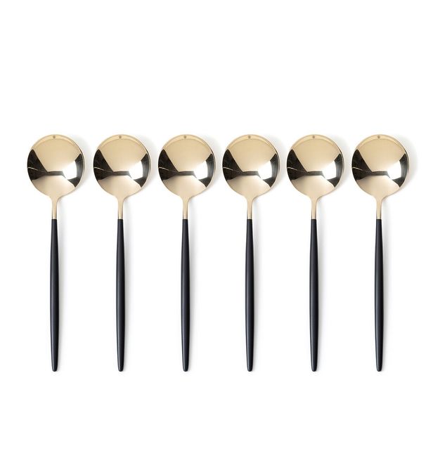 Couverts - service de table - assiettes - verres..