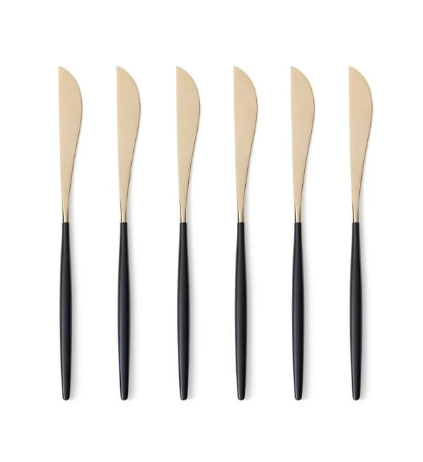 Couverts - service de table - assiettes - verres..